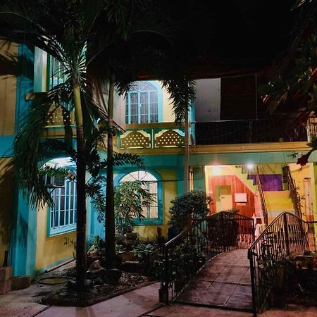 Colors Boutique Hostel Puerto Princesa Bagian luar foto