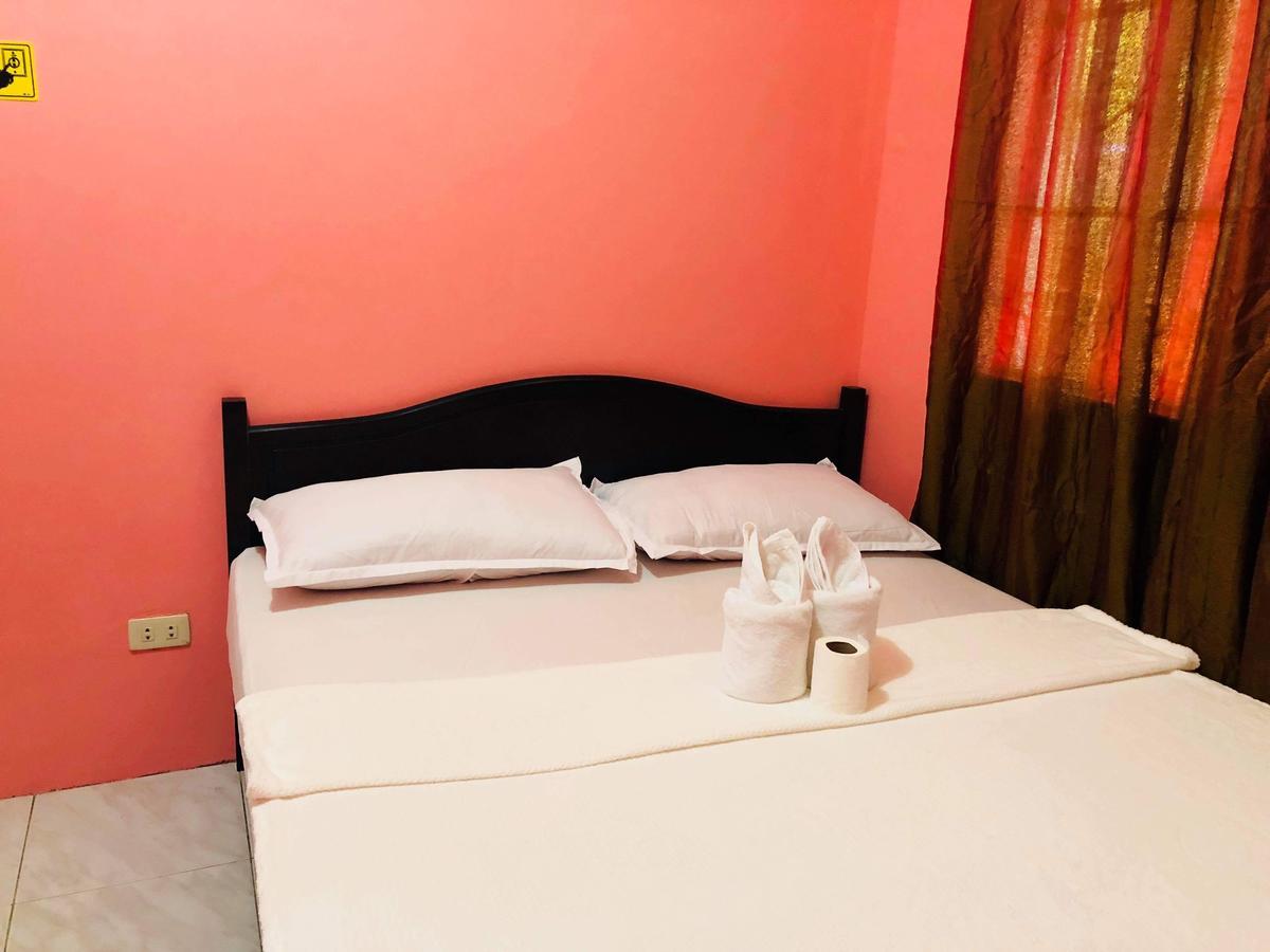 Colors Boutique Hostel Puerto Princesa Bagian luar foto