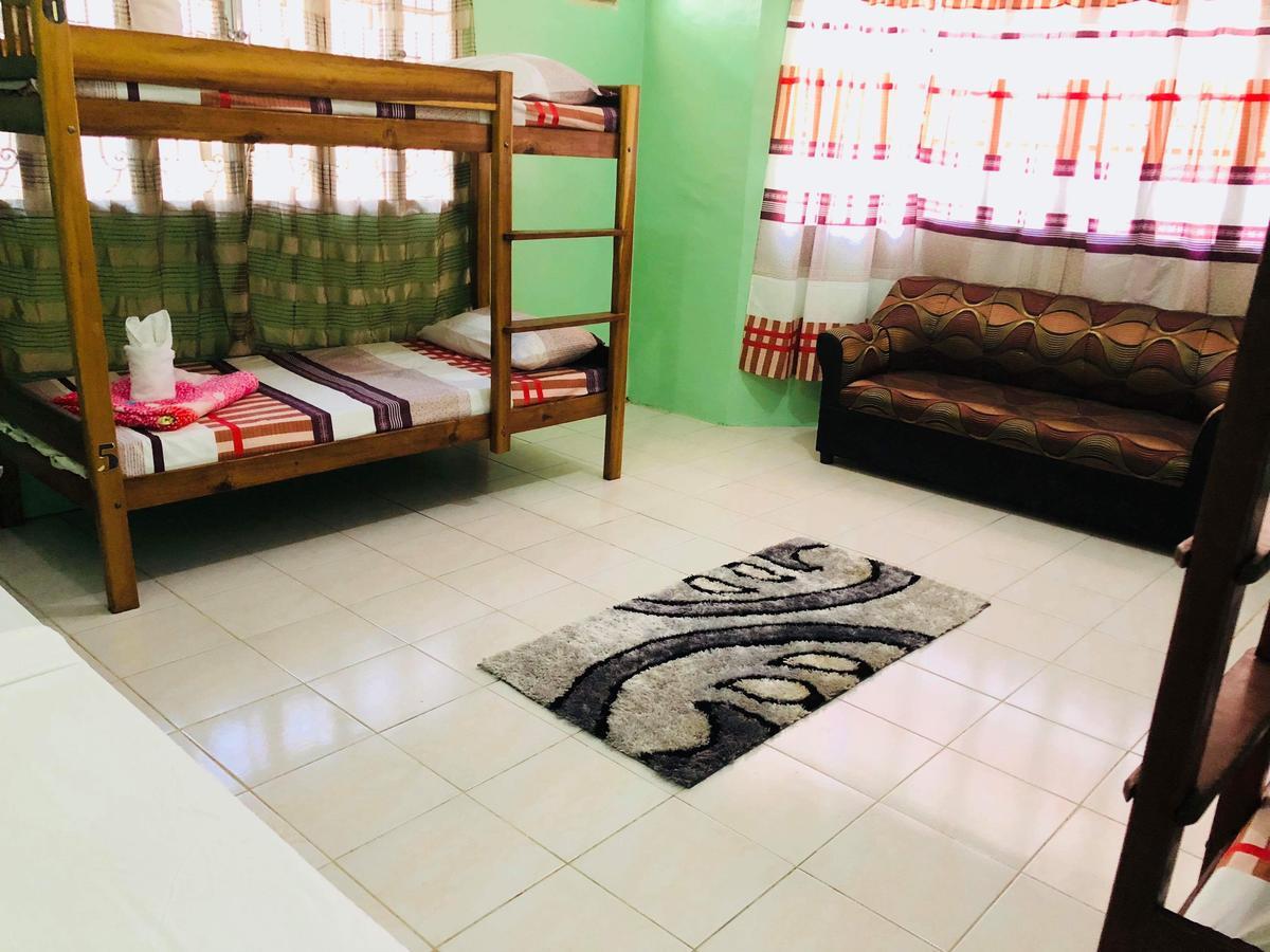 Colors Boutique Hostel Puerto Princesa Bagian luar foto