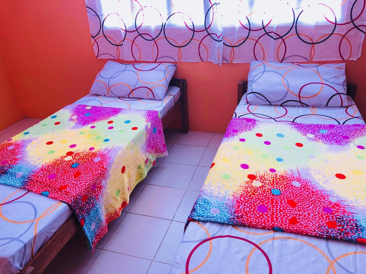 Colors Boutique Hostel Puerto Princesa Bagian luar foto