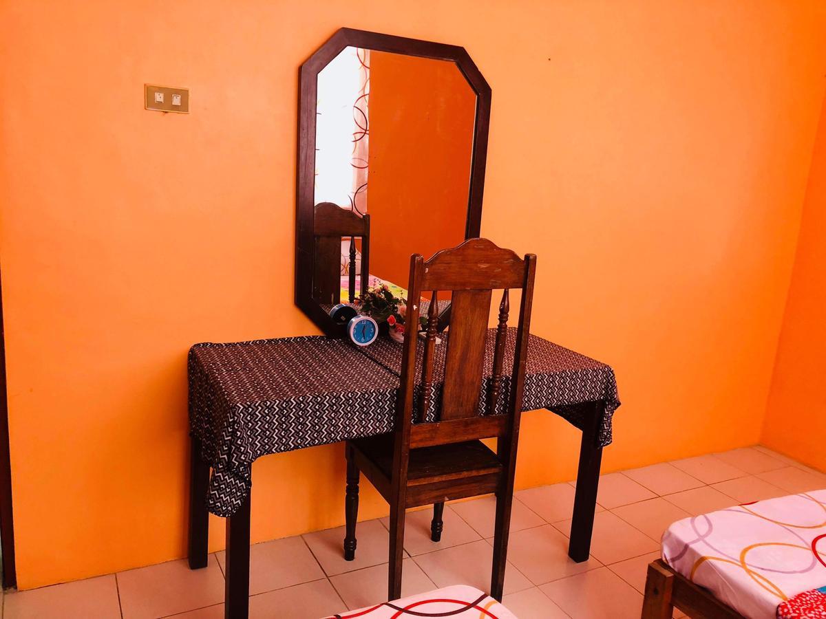 Colors Boutique Hostel Puerto Princesa Bagian luar foto