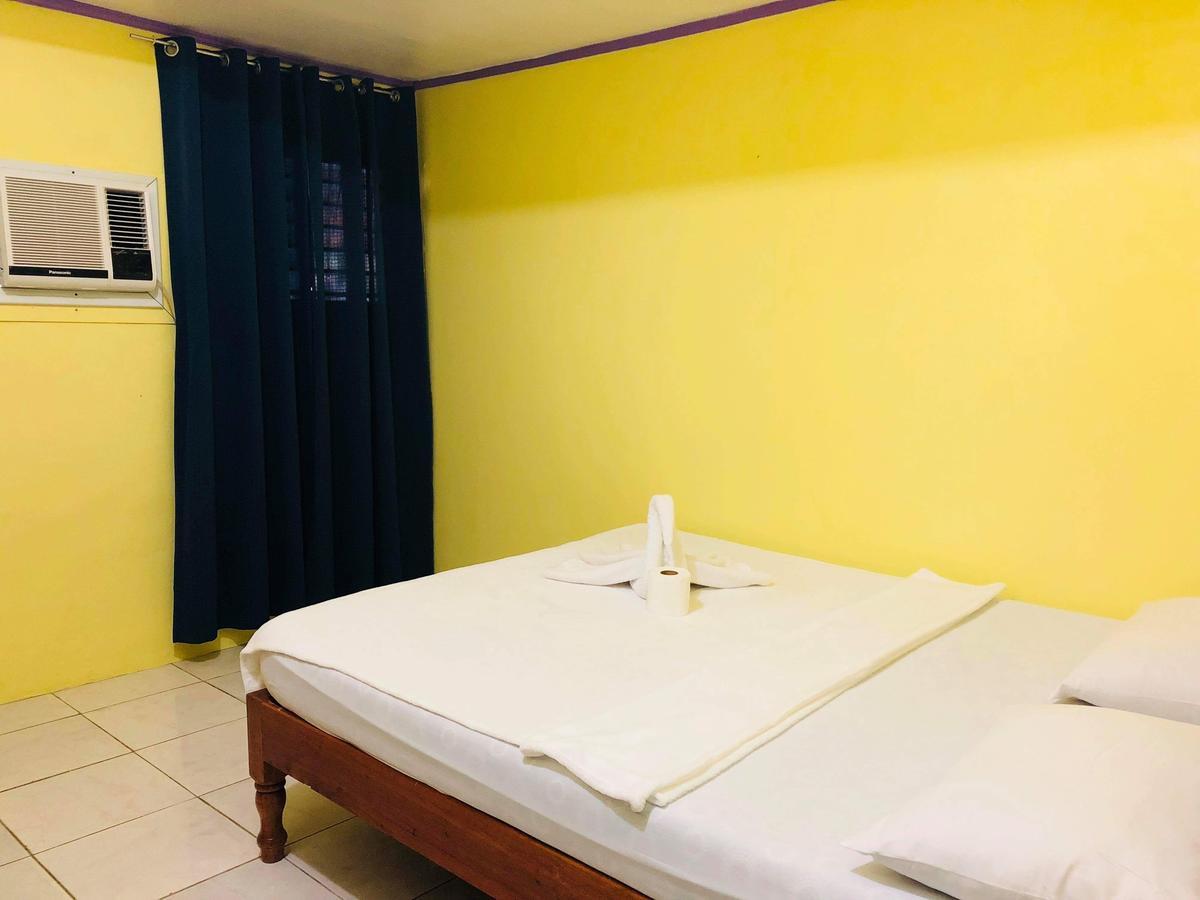 Colors Boutique Hostel Puerto Princesa Bagian luar foto