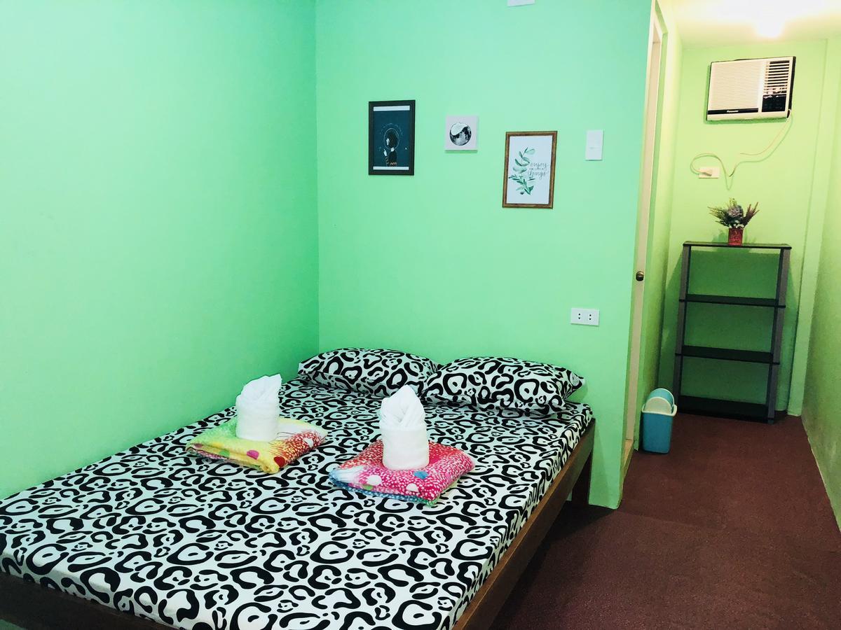 Colors Boutique Hostel Puerto Princesa Bagian luar foto