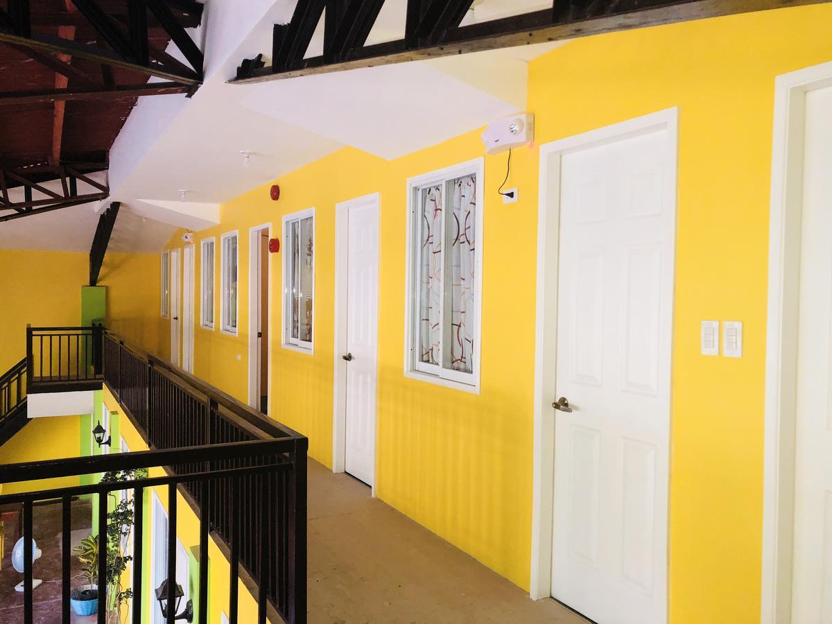 Colors Boutique Hostel Puerto Princesa Bagian luar foto