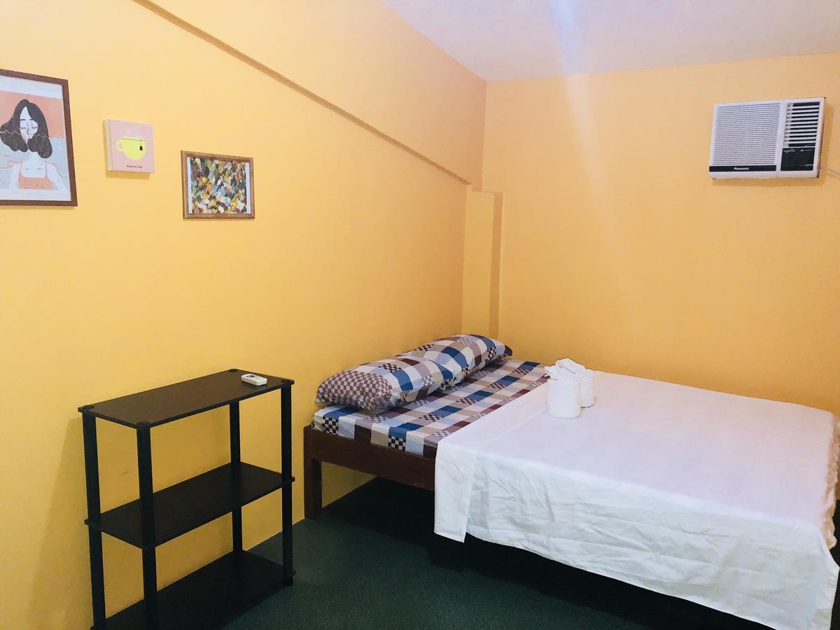 Colors Boutique Hostel Puerto Princesa Bagian luar foto