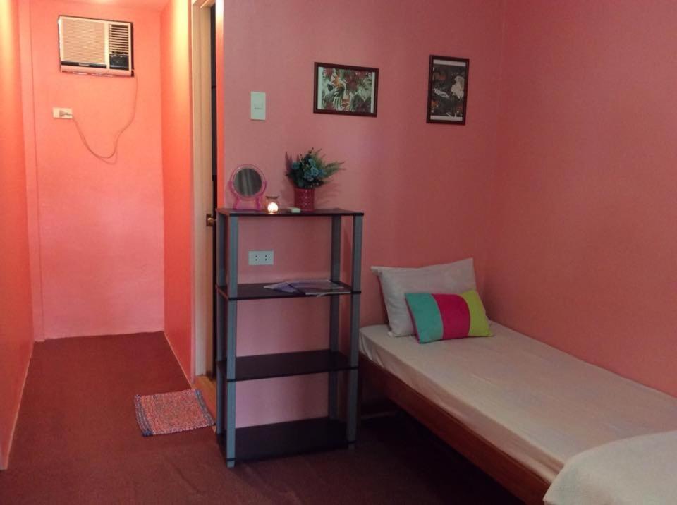 Colors Boutique Hostel Puerto Princesa Bagian luar foto