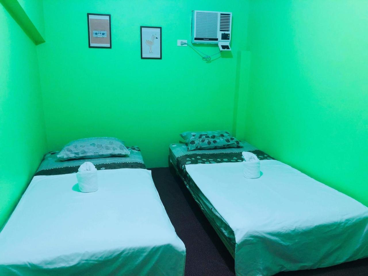 Colors Boutique Hostel Puerto Princesa Bagian luar foto